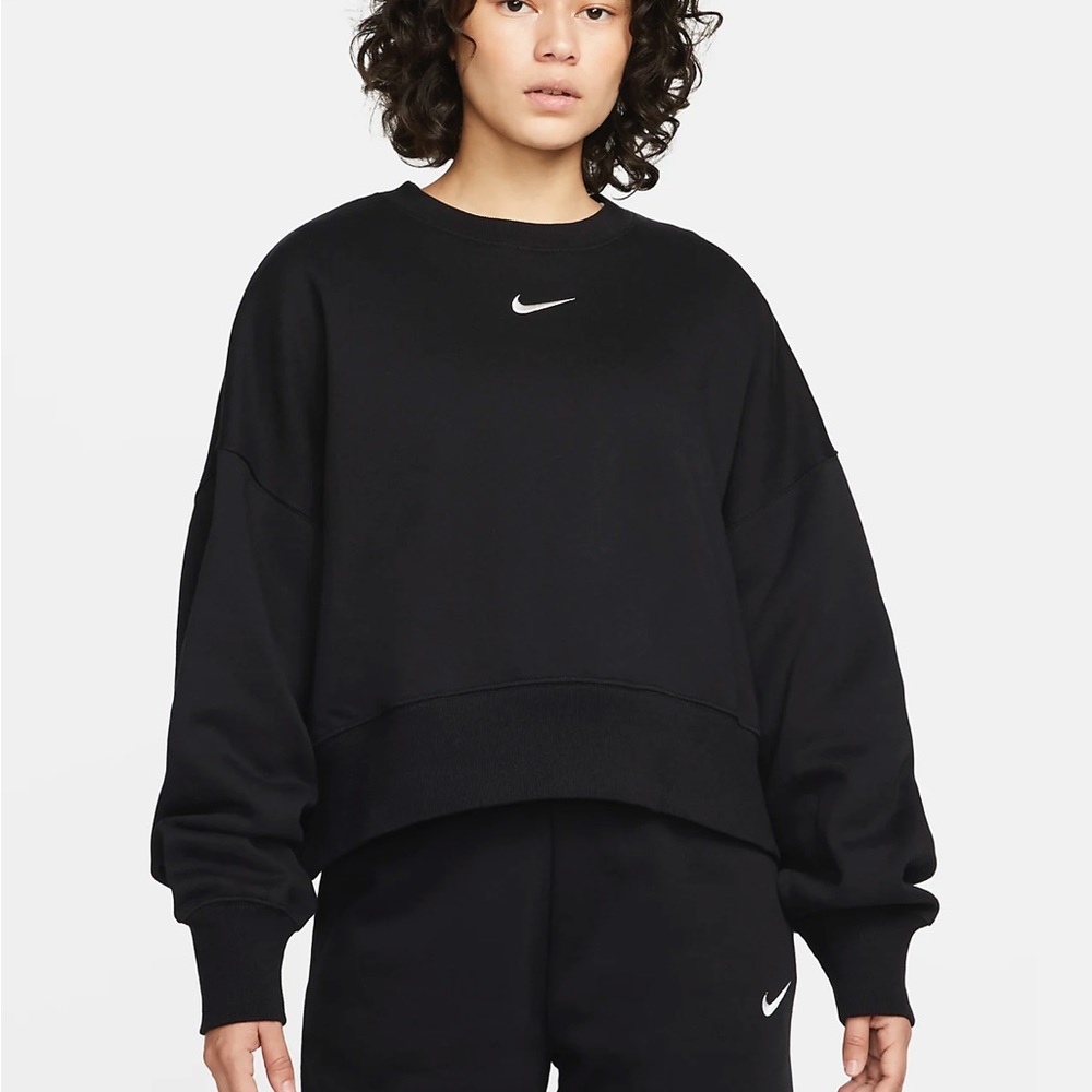 Red oversized nike sweatshirt